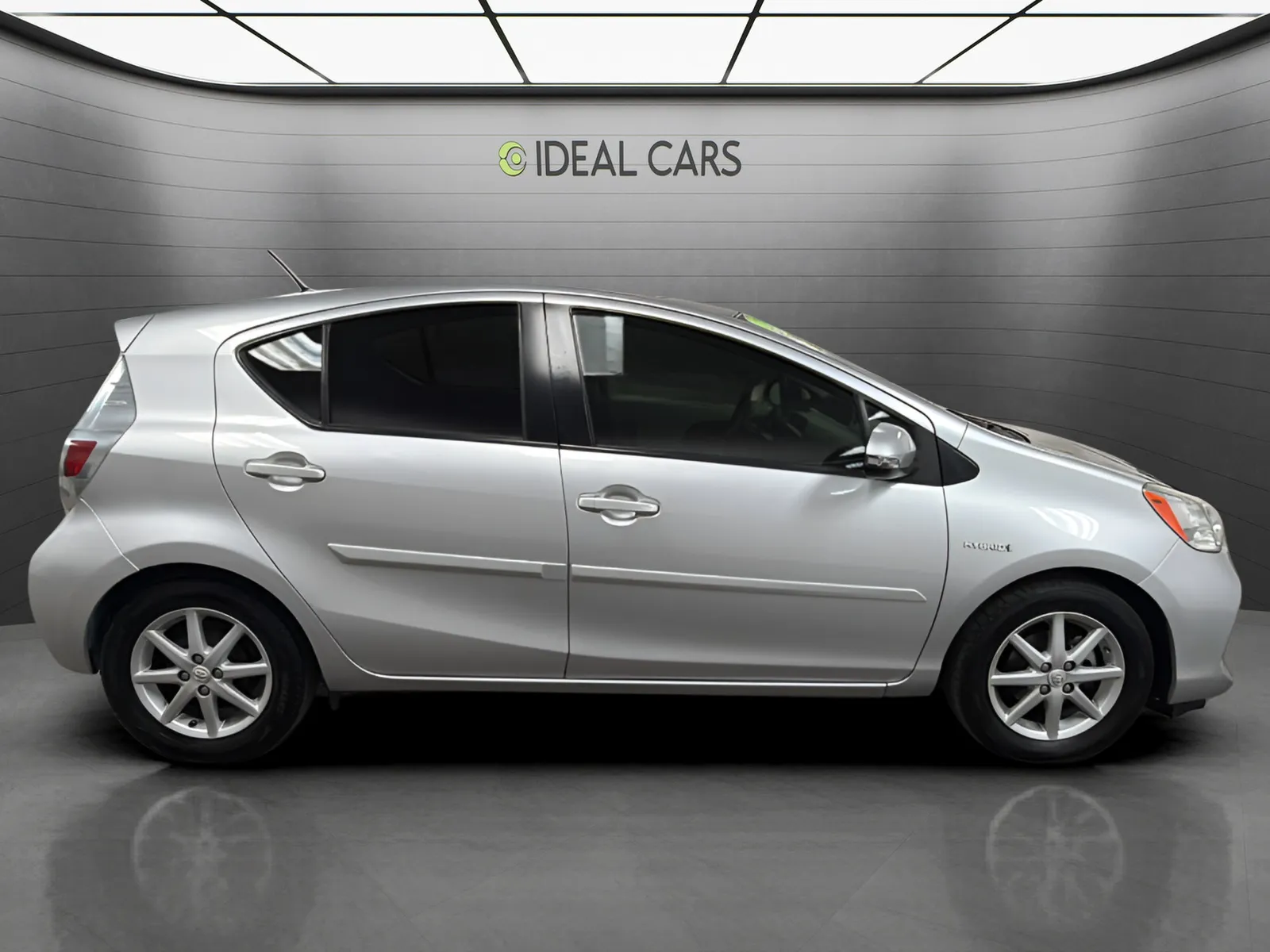 Toyota Prius C photo 4