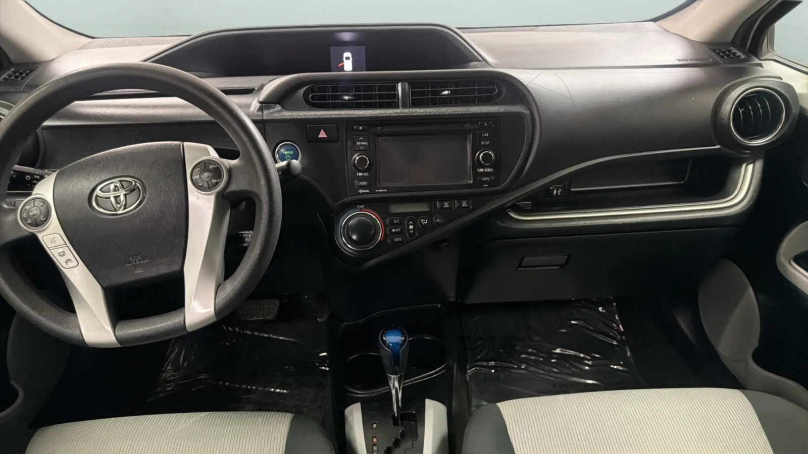Toyota Prius C photo 16