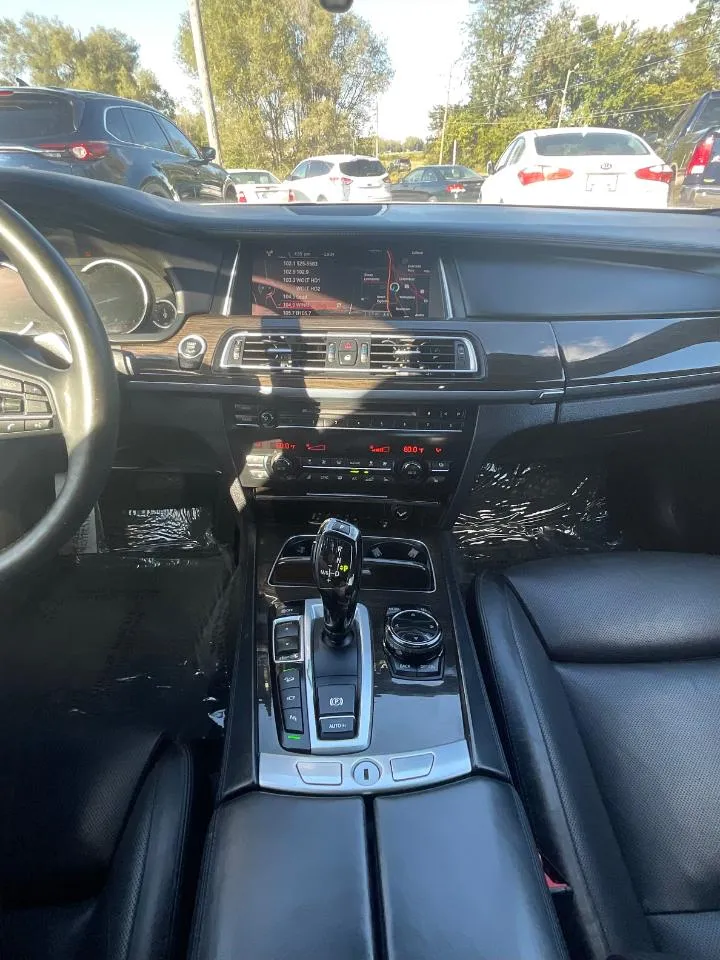 2015 BMW 7 Series 750i - Photo 27