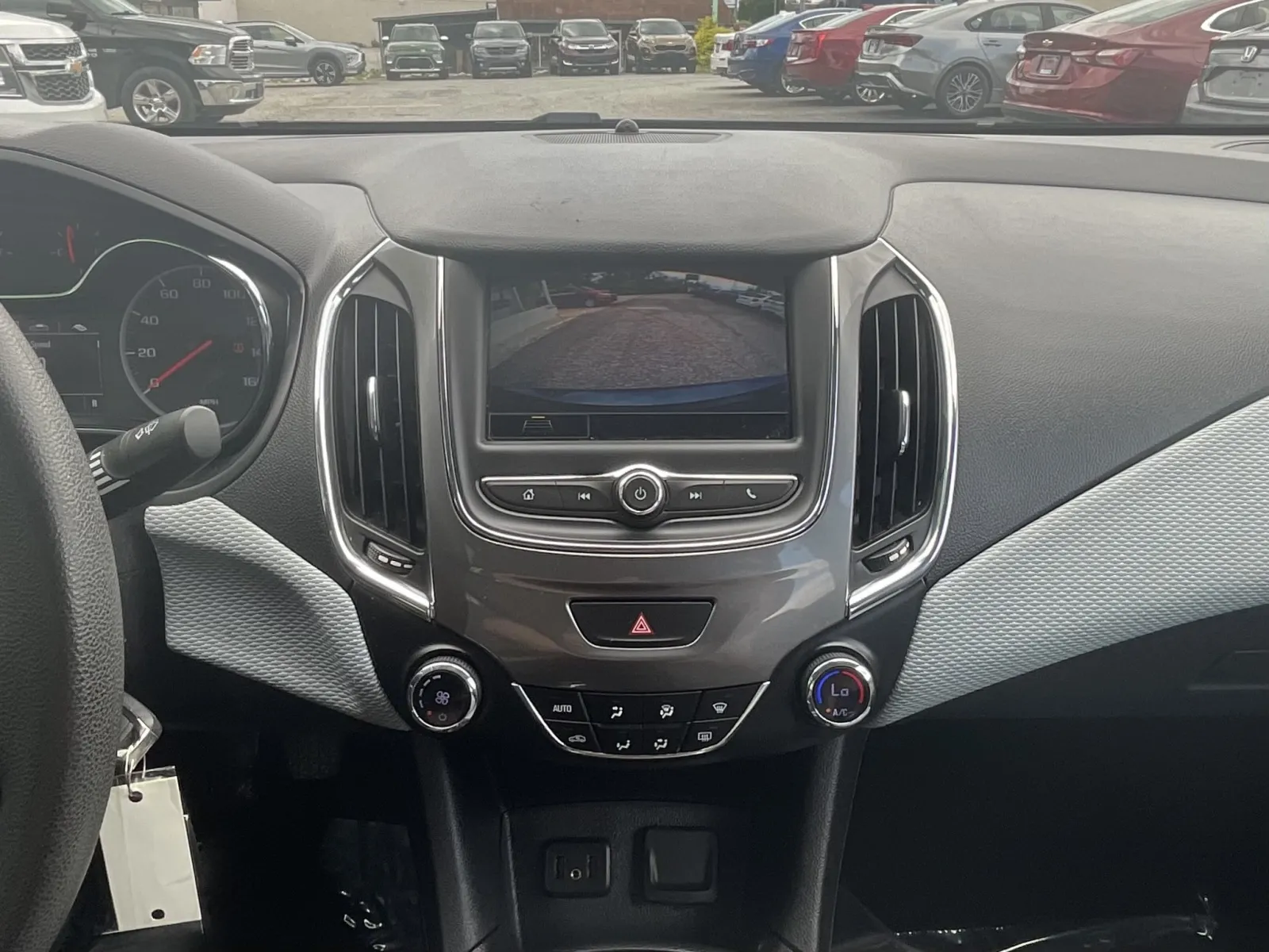 2019 Chevrolet Cruze LT - Photo 18