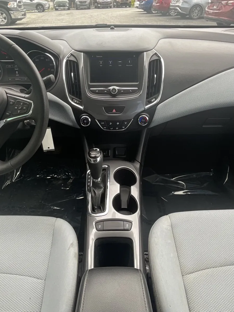 2019 Chevrolet Cruze LT - Photo 21
