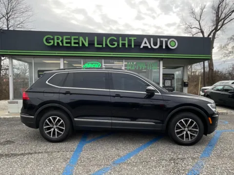 Photos of 2020 Volkswagen Tiguan SE for sale in Columbus, IN at Green Light Auto - Jonesville Road