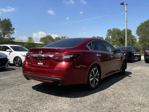 More photos of 2017 Nissan Altima SR at Green Light Auto - Jonesville Road, IN