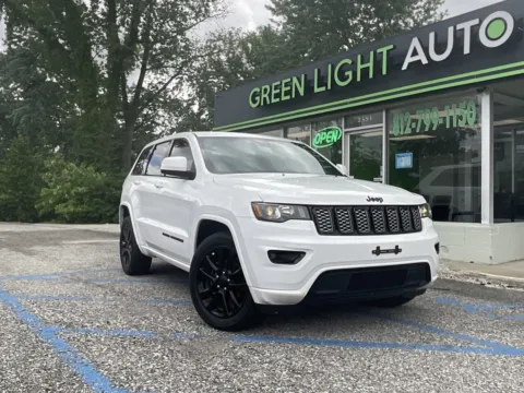 Photos of 2017 Jeep Grand Cherokee Altitude for sale in Columbus, IN at Green Light Auto - Jonesville Road