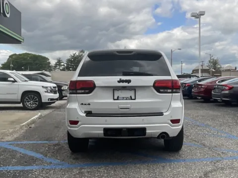 More photos of 2017 Jeep Grand Cherokee Altitude at Green Light Auto - Jonesville Road, IN