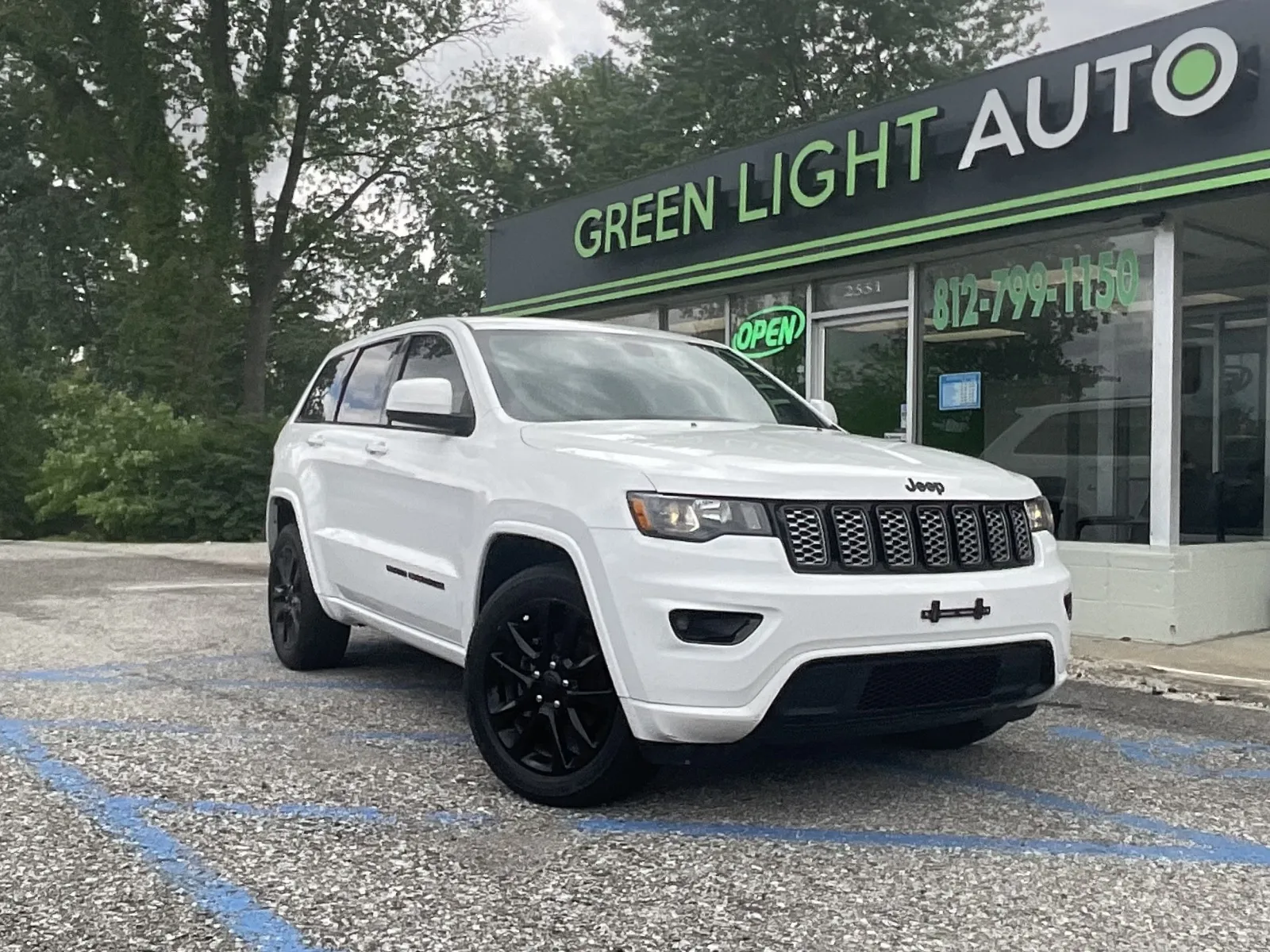 White 2017 Jeep Grand Cherokee Altitude for sale in Columbus, IN