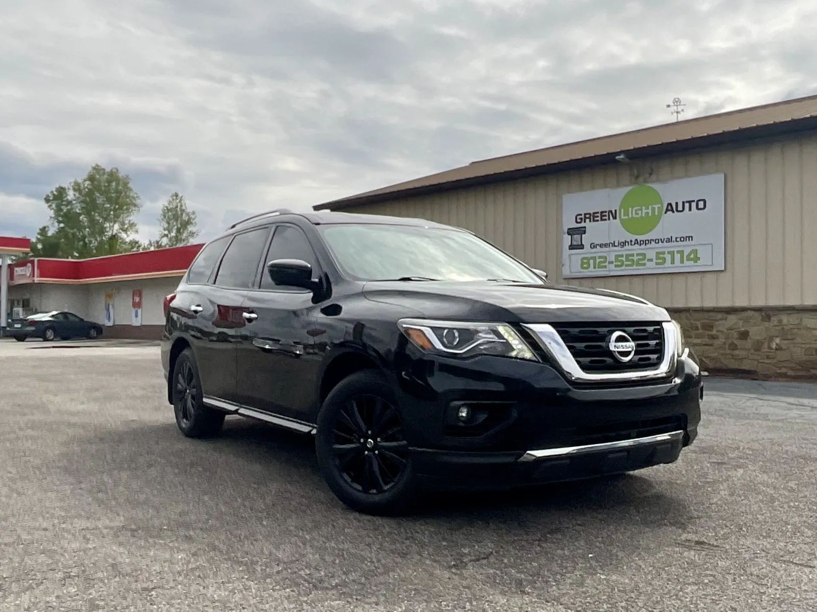 Black 2017 Nissan Pathfinder SL for sale in Columbus, IN