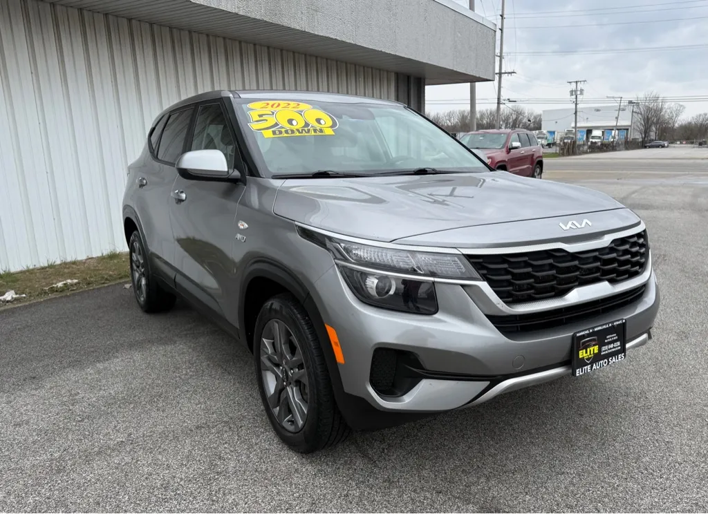 Gray 2022 KIA SELTOS LX for sale in Merrillville, IN