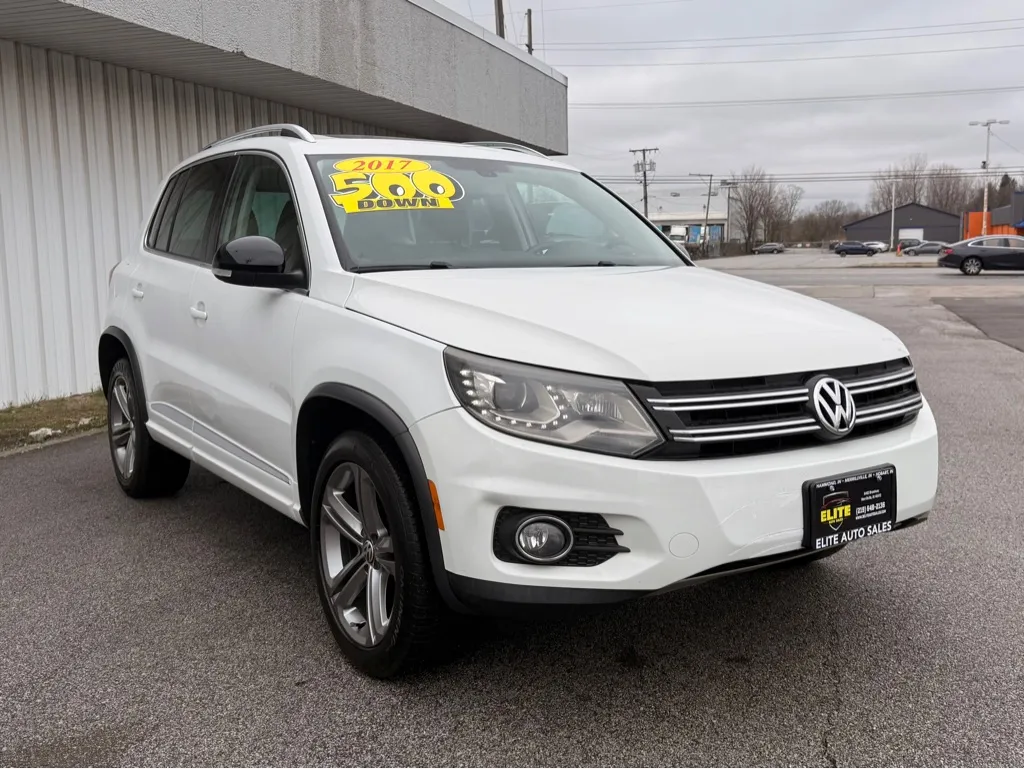White 2017 VOLKSWAGEN TIGUAN SPORT for sale in Merrillville, IN