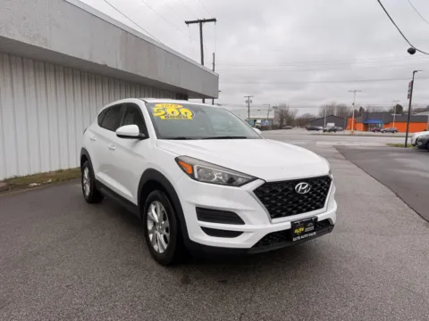 White 2019 HYUNDAI TUCSON SE for sale in Merrillville, IN