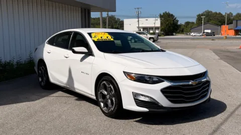 White 2024 CHEVROLET MALIBU LT for sale in Merrillville, IN