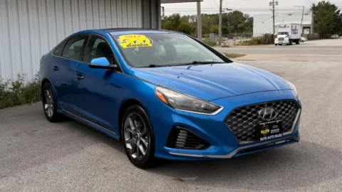 Blue 2018 HYUNDAI SONATA SPORT for sale in Merrillville, IN