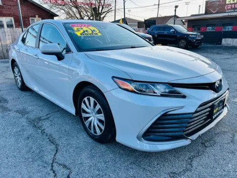 Gray 2022 TOYOTA CAMRY HYBRID LE for sale in Hammond, IN
