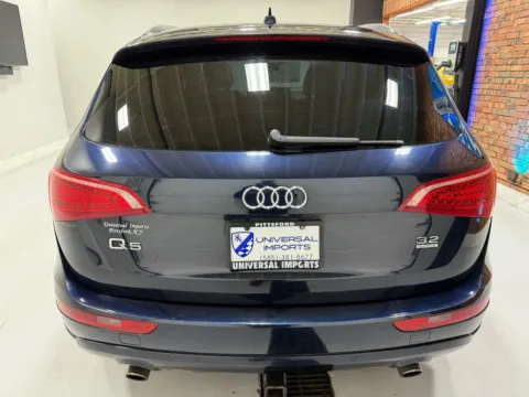 More photos of 2010 Audi Q5 3.2 Quattro Premium Sport Utility 4D at Universal Imports of Rochester, NY