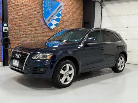 Blue 2010 Audi Q5 3.2 Quattro Premium Sport Utility 4D for sale in Rochester, NY