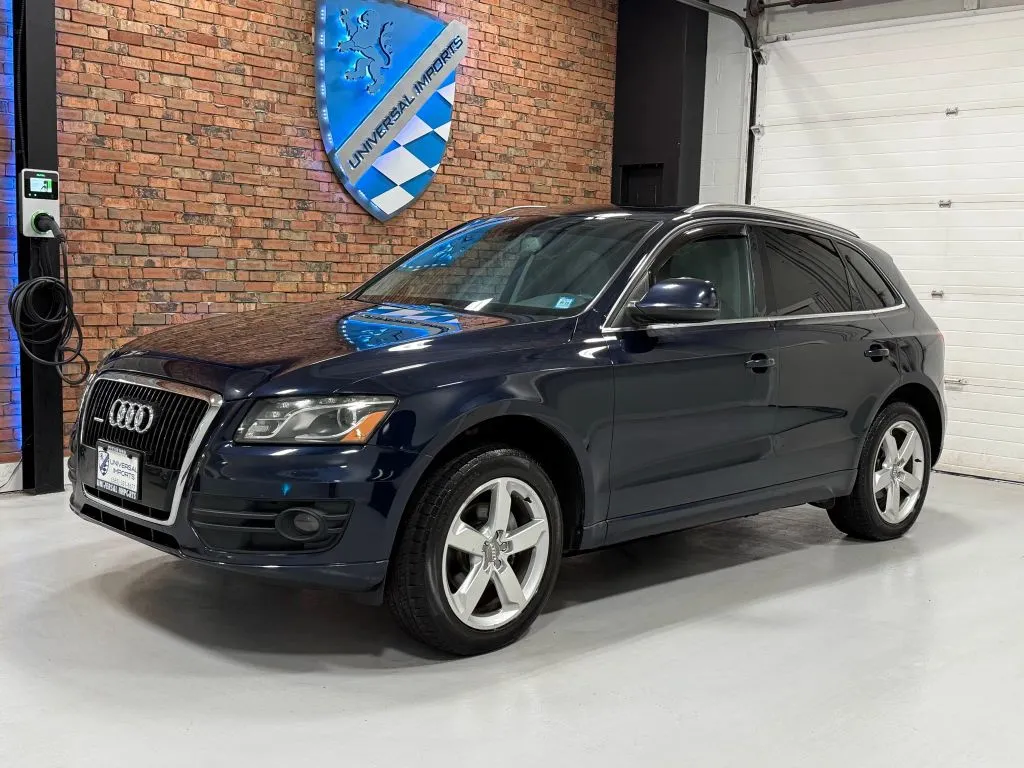 Blue 2010 Audi Q5 3.2 Quattro Premium Sport Utility 4D for sale in Rochester, NY