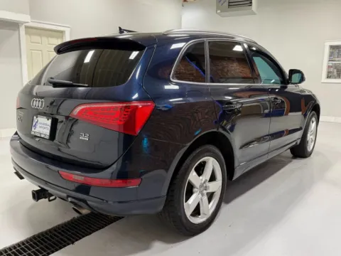 More photos of 2010 Audi Q5 3.2 Quattro Premium Sport Utility 4D at Universal Imports of Rochester, NY
