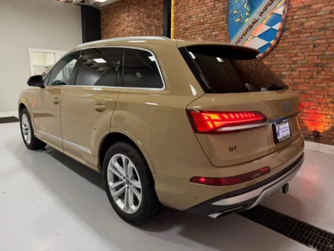 Another view of 2025 Audi Q7 55 TFSI Premium Plus Sport Utility 4D for sale in Rochester, NY at Universal Imports of Rochester