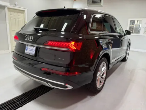 More photos of 2023 Audi Q7 45 TFSI Premium Sport Utility 4D at Universal Imports of Rochester, NY