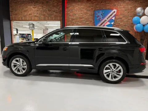 Photos of 2023 Audi Q7 45 TFSI Premium Sport Utility 4D for sale in Rochester, NY at Universal Imports of Rochester