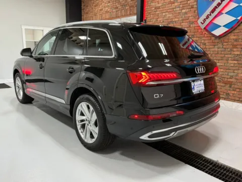 Another view of 2023 Audi Q7 45 TFSI Premium Sport Utility 4D for sale in Rochester, NY at Universal Imports of Rochester