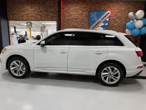 Photos of 2023 Audi Q7 55 TFSI Premium Plus Sport Utility 4D for sale in Rochester, NY at Universal Imports of Rochester