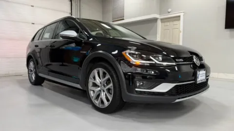 More photos of 2019 Volkswagen Golf Alltrack TSI SEL Wagon 4D at Universal Imports of Rochester, NY