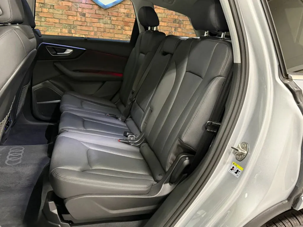 2022 Audi Q7 Premium Plus - Photo 11