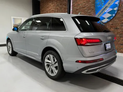 Another view of 2022 Audi Q7 55 TFSI Premium Plus Sport Utility 4D for sale in Rochester, NY at Universal Imports of Rochester