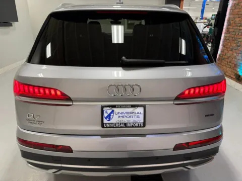 Another view of 2022 Audi Q7 55 TFSI Premium Plus Sport Utility 4D for sale in Rochester, NY at Universal Imports of Rochester