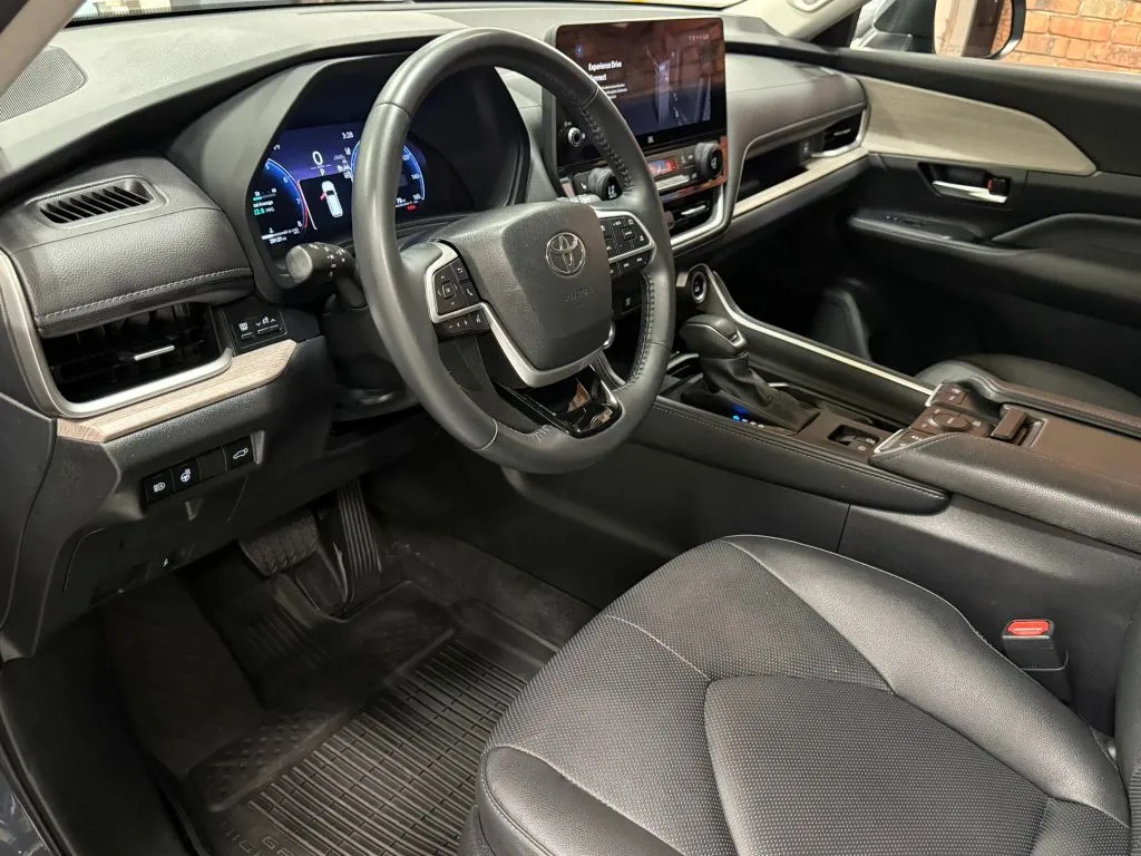 2024 Toyota Grand Highlander Limited - Photo 9