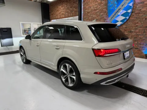 Another view of 2020 Audi Q7 55 TFSI Premium Plus Sport Utility 4D for sale in Rochester, NY at Universal Imports of Rochester