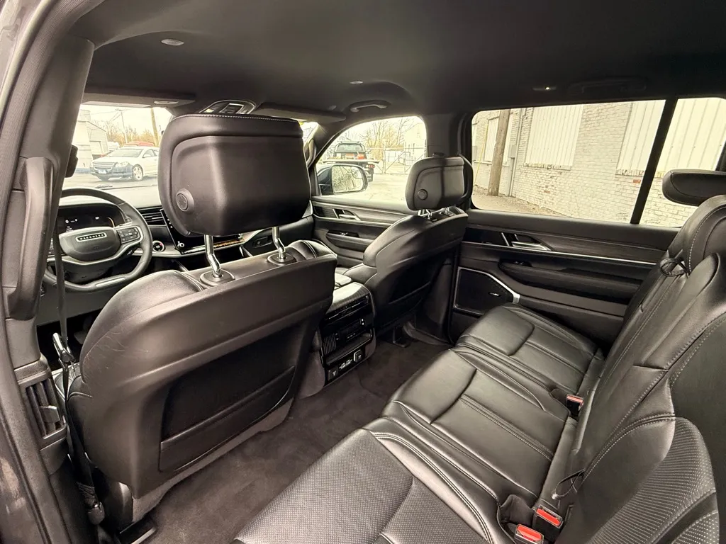 2024 Jeep Wagoneer Series II - Photo 8
