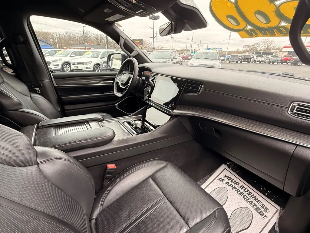 2024 Jeep Wagoneer Series II - Photo 10