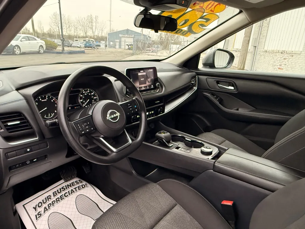 2024 Nissan Rogue SV - Photo 18