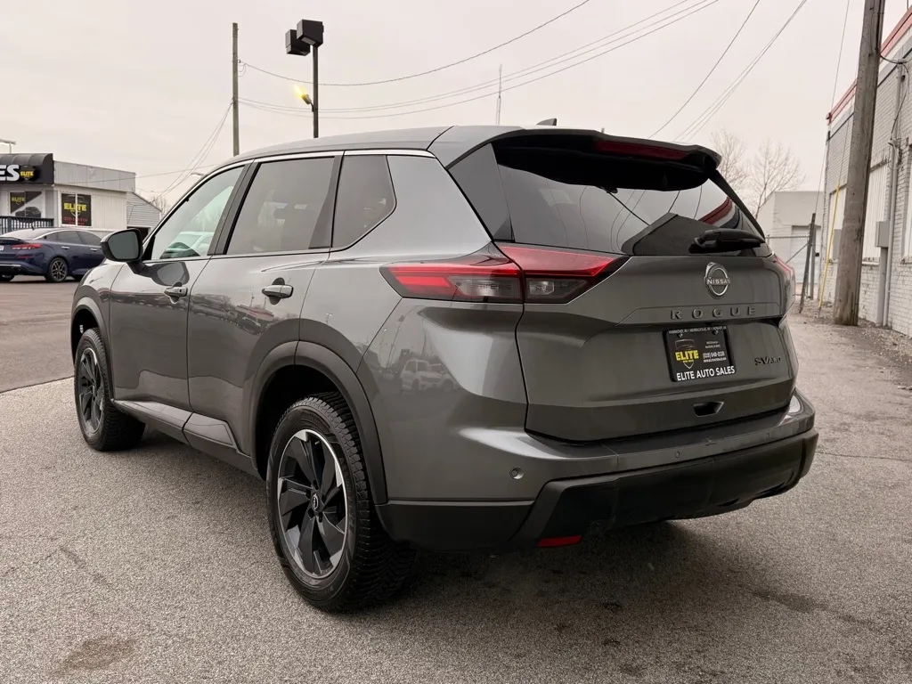 2024 Nissan Rogue SV - Photo 14