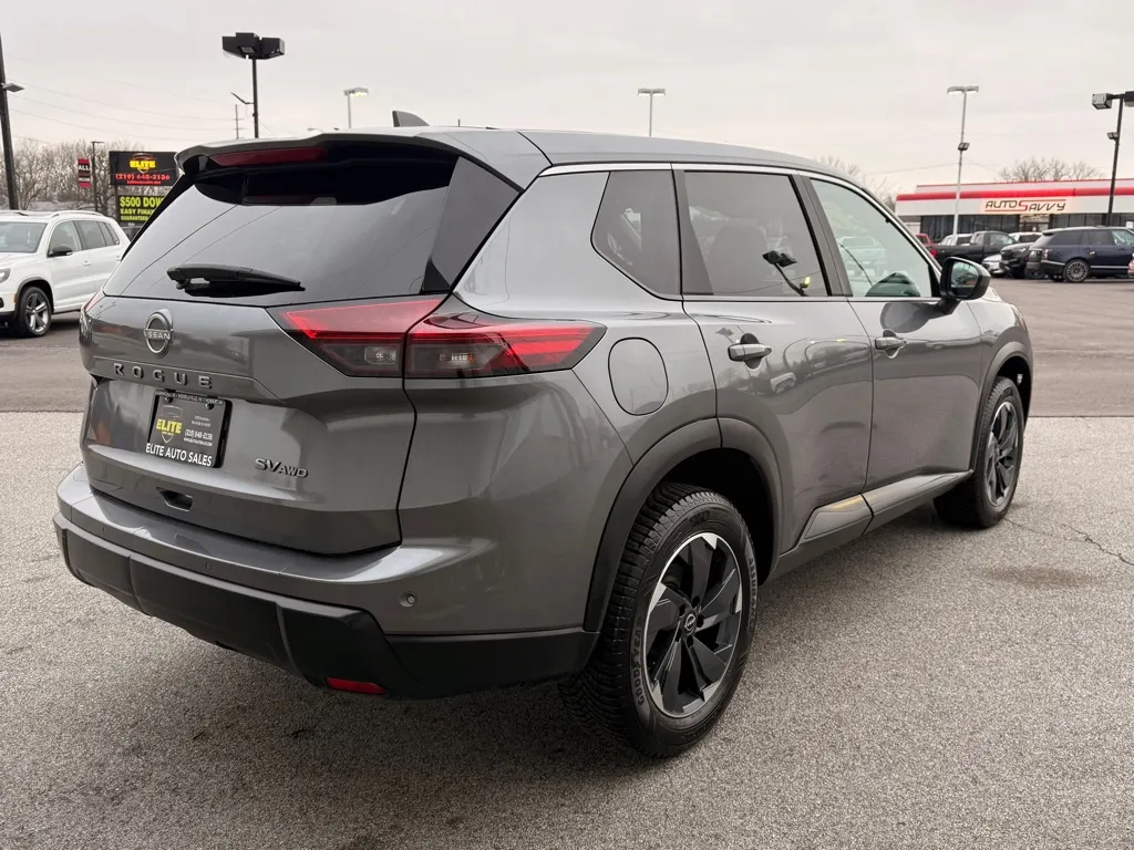 2024 Nissan Rogue SV - Photo 16