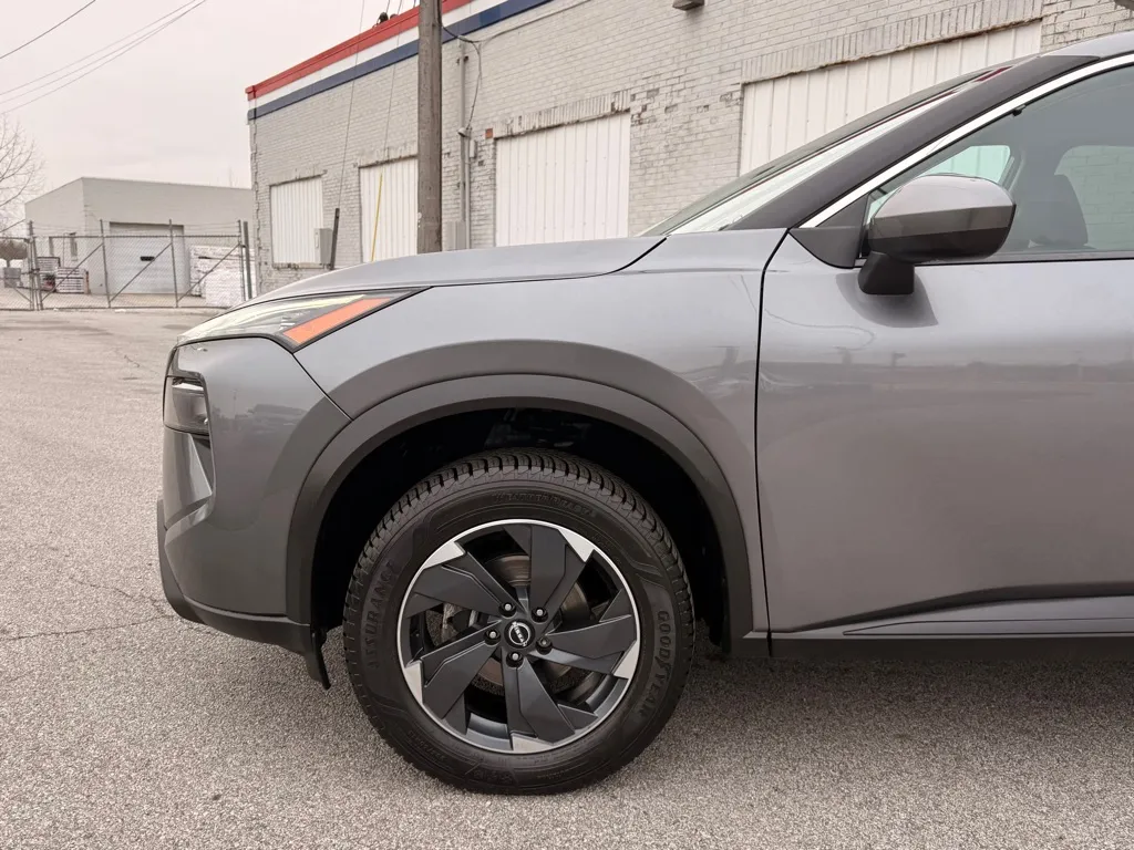 2024 Nissan Rogue SV - Photo 17