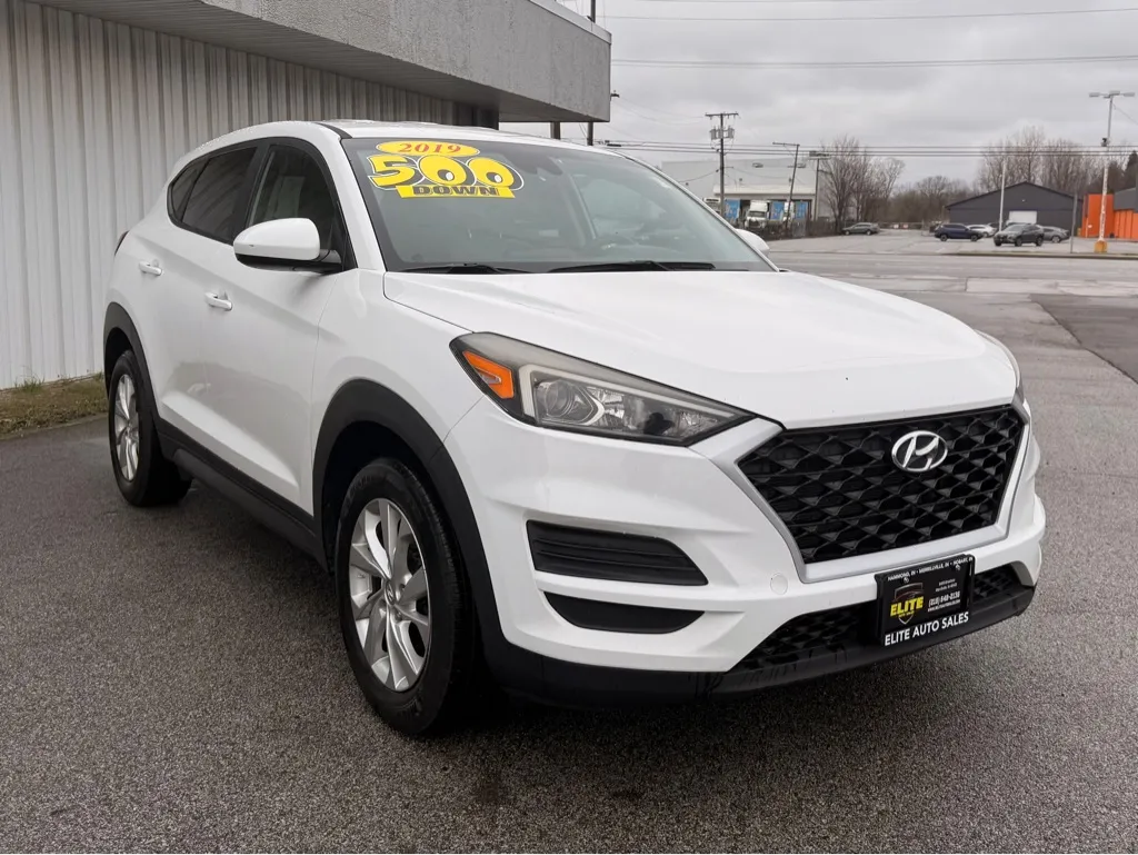 White 2019 HYUNDAI TUCSON SE for sale in Merrillville, IN