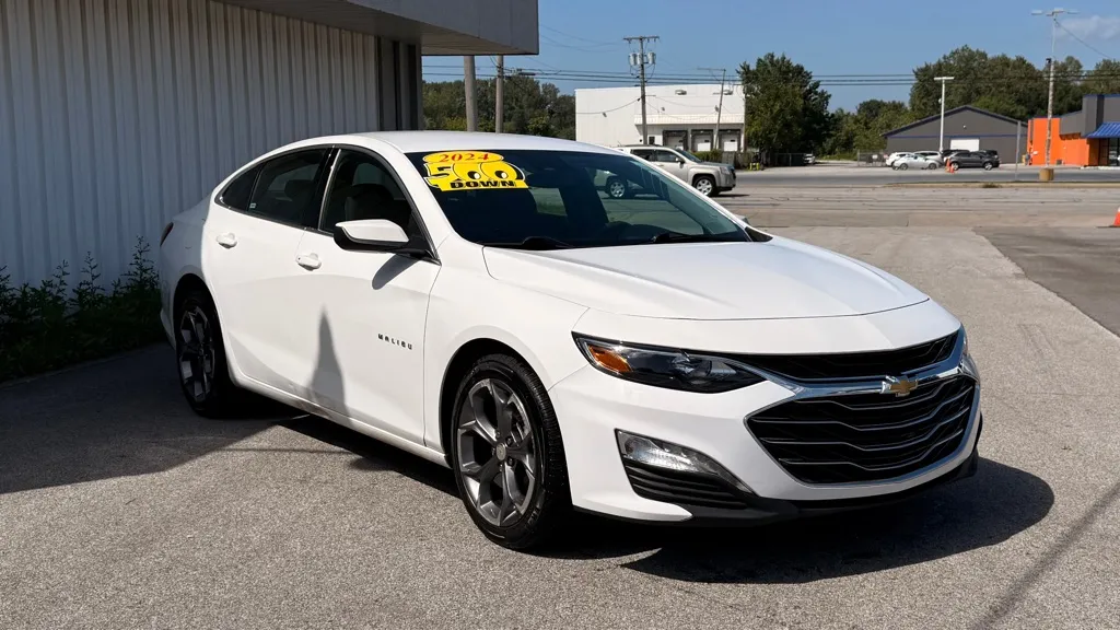 White 2024 CHEVROLET MALIBU LT for sale in Merrillville, IN