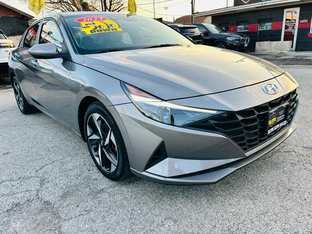 Silver 2023 HYUNDAI ELANTRA SEL for sale in Hammond, IN