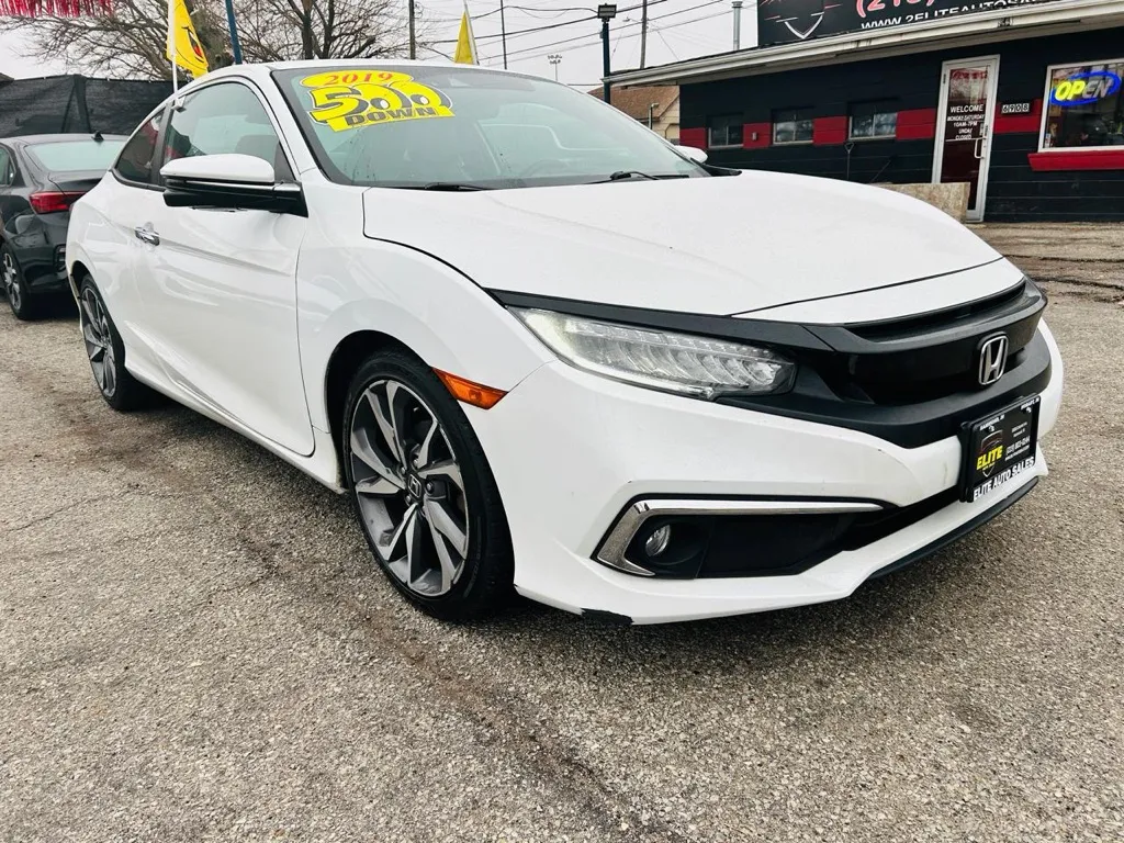 White 2019 HONDA CIVIC TOURING for sale in Hammond, IN