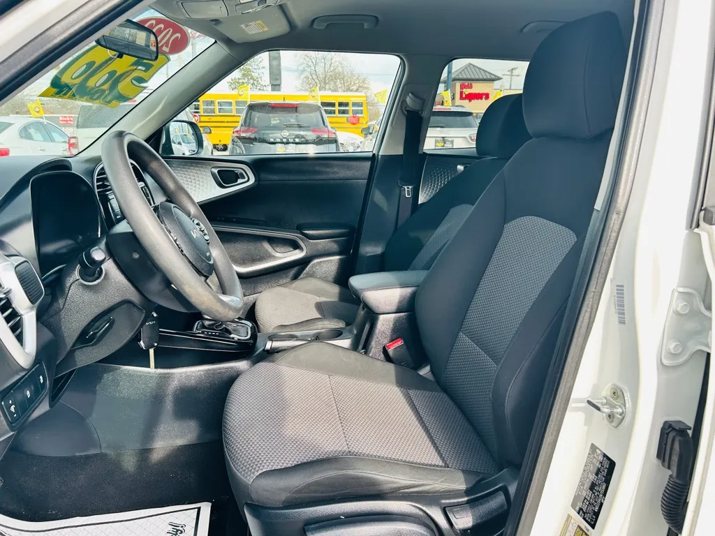 2022 Kia Soul LX - Photo 16