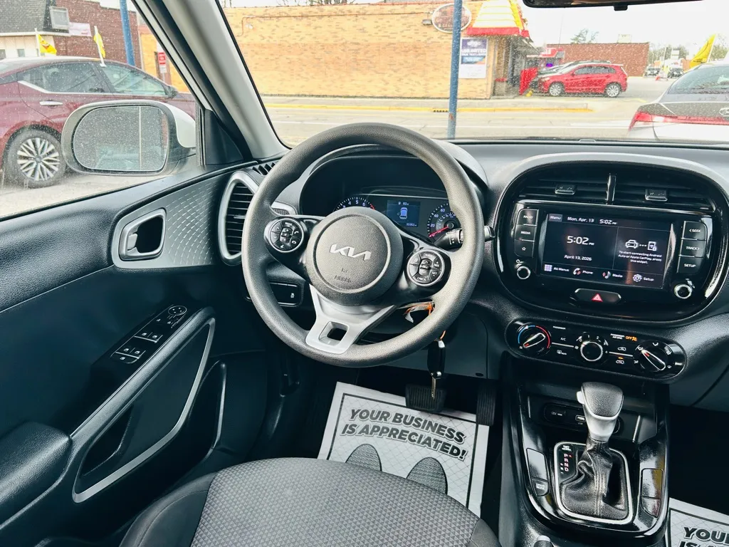 2022 Kia Soul LX - Photo 10