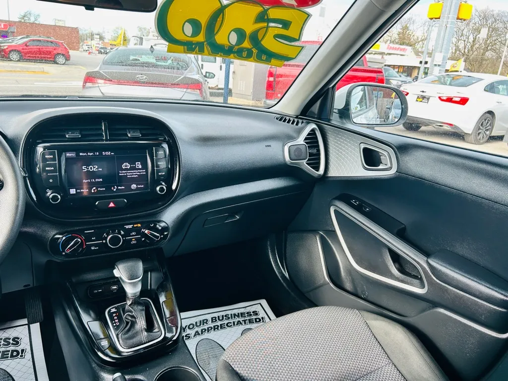 2022 Kia Soul LX - Photo 11