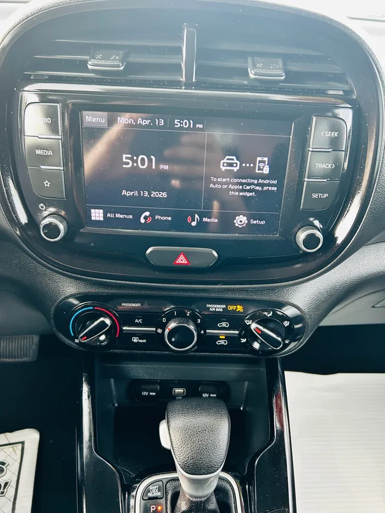 2022 Kia Soul LX - Photo 14