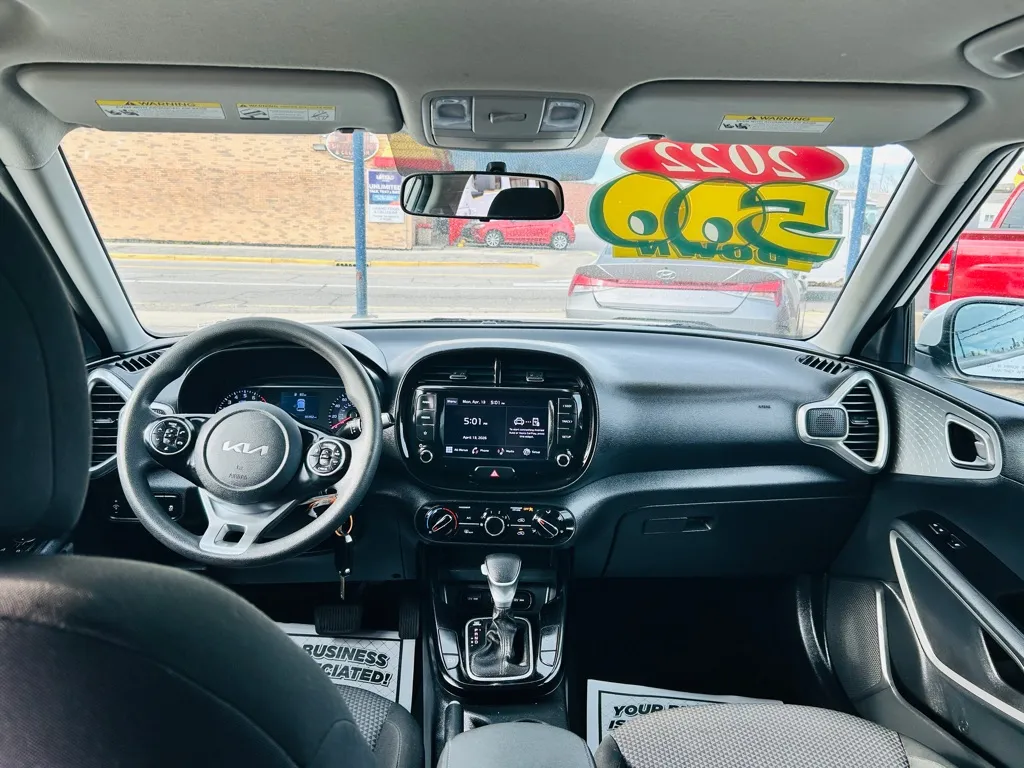 2022 Kia Soul LX - Photo 9