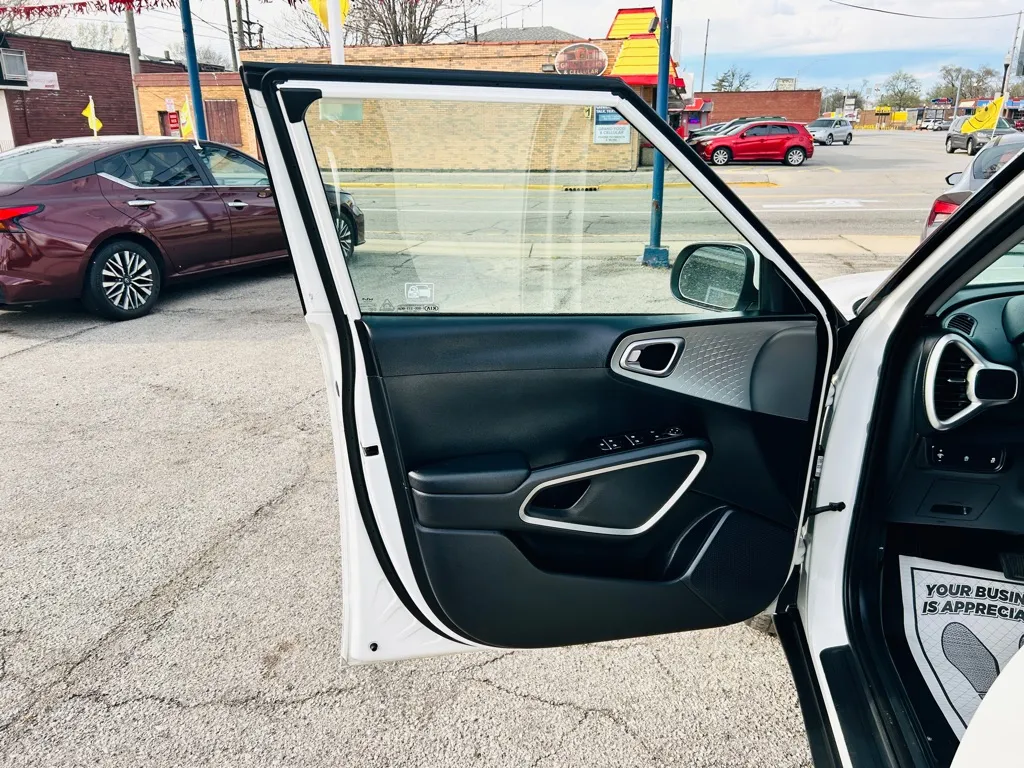 2022 Kia Soul LX - Photo 19