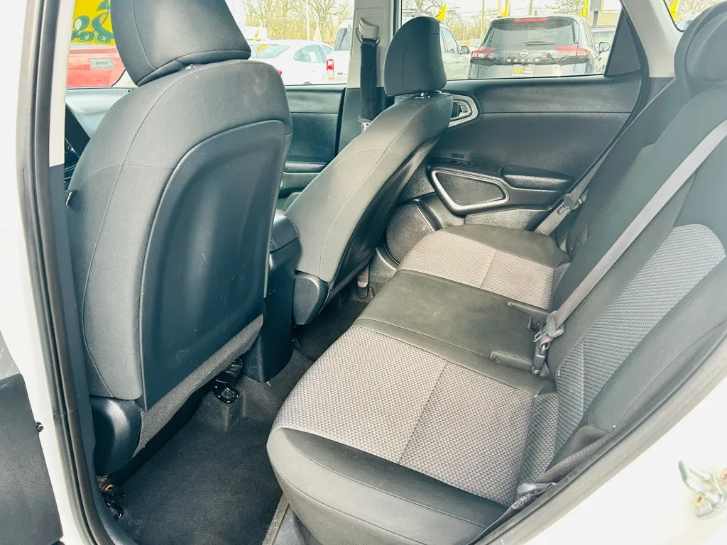 2022 Kia Soul LX - Photo 17
