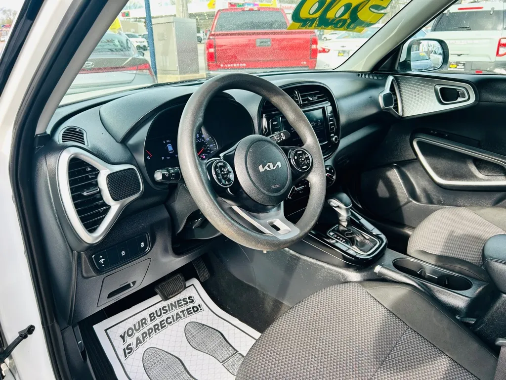 2022 Kia Soul LX - Photo 12